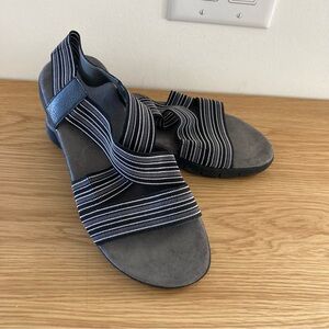 Aerosoles Size 10 Black, Grey & White Elastic Sandals